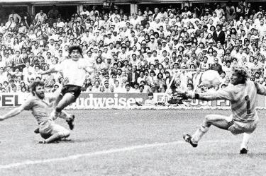 Diego Armando Maradona, autor de los dos goles con los que Argentina derrotó en la semifinal a Bélgica, en el Estadio Azteca. Foto: Archivo Excélsior