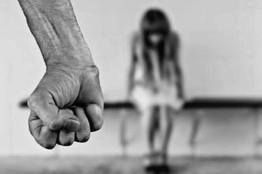La mujer de 22 años aseguró que su cónyuge es una persona impaciente y muy violenta. (ESPECIAL)