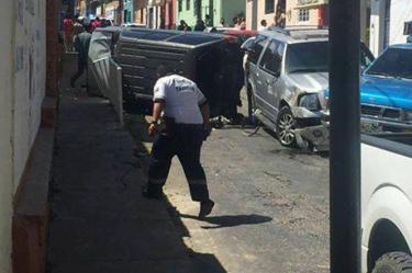 Un grupo de presuntos delincuentes baleó la camioneta propiedad del diputado en el estado de Chiapas, no hay personas heridas. Foto Gaspar Romero