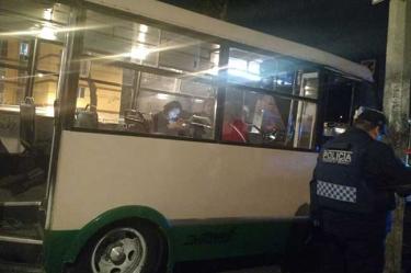 La unidad de transporte público circulaba por la calle Erasmo Castellano Quinto al cruce con la avenida Taxqueña, en la colonia Educación