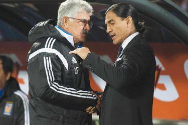 En su primera experiencia como técnico, Palencia metió a los Pumas a la liguilla del Apertura 2016, pero frente a él tiene a un 'viejo lobo de mar'. Ambos buscarán decidir la eliminatoria entre auriazules y Tigres en el duelo de vuelta de los cuartos de final (Mexsport)