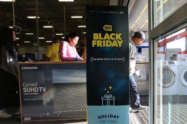Las ventas netas en el Black Friday cayeron un 10.4 por ciento para las cadenas de tiendas físicas