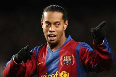 El Barcelona llega a un acuerdo con Ronaldinho para que sea su embajador para los próximos 10 años (Mexsport)