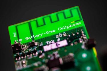 El teléfono sin batería todavía requiere una pequeña cantidad de energía para realizar algunas operaciones. El prototipo tiene un presupuesto de potencia de 3.5 microwatios.