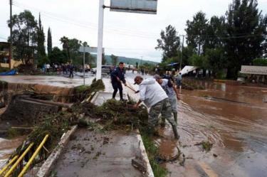 Afectaciones por el desbordamiento del río Puruzaro, en Tlazazalca, Michoacán.