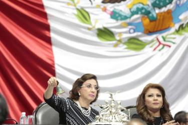 La legisladora del PAN reanudó a las 17:00 horas la sesión que entró en receso el jueves.