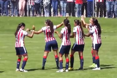 Video: Festejo de Pizarro llega a las Chivas femenil (Foto: Captura de pantalla)