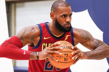 LeBron James dijo no arrepentirse de calificar a Donald Trump como “un zángano” (Fotos: AP)