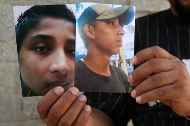A 18 meses de la desaparición de dos jóvenes en Papantla, su madre y abuela sobrellevan los días entre la zozobra y el silencio de las autoridades.