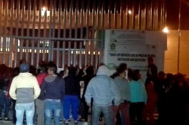 Alrededor de 200 agentes de la Secretaría de Seguridad del Estado de México controlaron una riña, en el Penal Neza-Bordo.