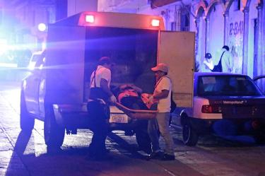 La sangre corrió en Monterrey este sábado, cuando en tres ataques distintos, dos hombres fueron asesinados a tiros y otro par resultó lesionado.