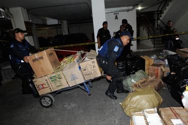Policías de Investigación aseguraron 300 kilogramos de marihuana en varios departamentos de un inmueble ubicado en la calle Jesús Carranza, en la colonia Morelos.