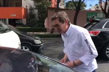 En su tercer día de precampaña por la candidatura a jefe de gobierno por el PRD, Salomón Chertorivski inició una intensa jornada de reparto de volantes en la zona centro sur de la capital.