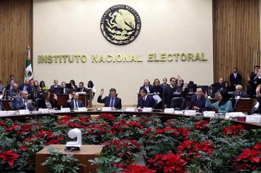 El Consejo General del INE aprobó las coaliciones Por México al Frente y Juntos Haremos Historia, encabezadas por Acción Nacional y Morena, respectivamente.