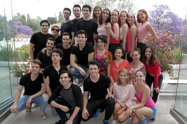 Un total de 26 jóvenes conforman el elenco de la obra que, bajo la dirección de Rafa Maza y la producción de Morris Gilbert, se presentará en el Teatro San Rafael de esta ciudad con la actriz y cantante Julissa como asesora.