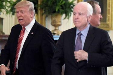 El senador republicano John McCain pidió que el presidente de Estados Unidos, Donald Trump, no acuda a su funeral.