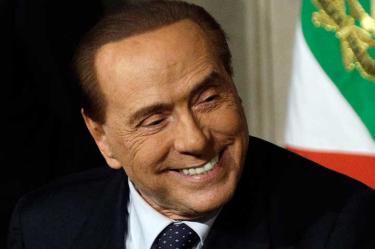 'Resucita' Berlusconi en candidaturas políticas