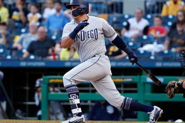 Christian Villanueva ha conectado de cuadrangular en dos de los más recientes juegos de los Padres (AP)