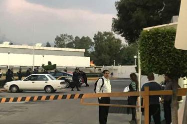 La zona fue resguardada por elementos de la SSP en tanto peritos de la PGJ realizaron el levantamiento del cadáver. / Foto: Especial. 