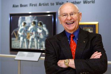 Muere el astronauta Alan Bean, cuarto hombre en pisar la Luna