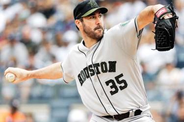 Verlander tiene la mejor efectividad de las Grandes Ligas con 1.11 carreras aceptadas cada nueve entradas. Foto: AP