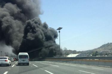 Reportan incendio en fábrica de PET en Ecatepec
