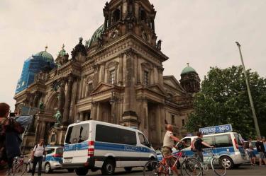 Tiroteo en catedral de Berlín deja 2 heridos; descartan terrorismo