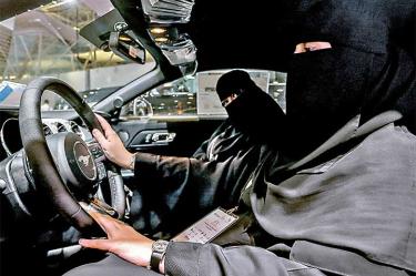 Mujeres ansían ponerse al volante en Arabia Saudita