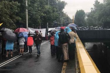 Campesinos y lluvia desquician Paseo de la Reforma