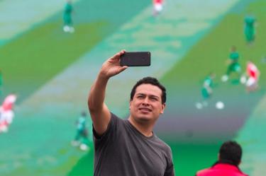 De acuerdo a sondeo, ver el futbol en la oficina aumenta la productividad