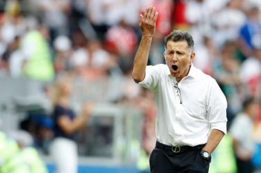 Para Miguel Layún, la genialidad de Osorio fue vital para vencer al campeón del mundo en el primer partido de ambos en Rusia 2018 (AP)