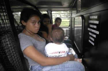 Jefes de policía de EU piden a Trump evitar detención de familias inmigrantes