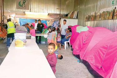 Señalan a Trump de apartar niños de la Caravana; pedían asilo político
