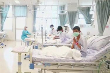 Niños rescatados en Tailandia agradecen rescate desde hospital