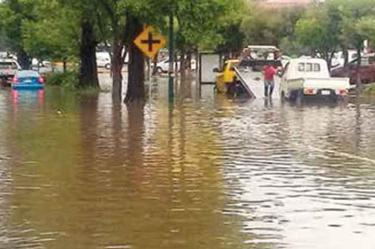 Lluvias ocasionan caos en Irapuato; 40 minutos de tormenta