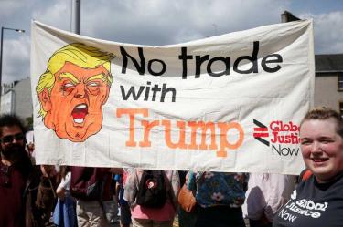 Miles repudian a Trump durante su visita a Escocia