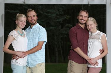 Parejas de gemelos idénticos se casarán y vivirán juntos