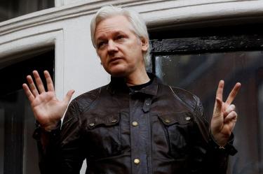 Assange considera presentarse ante Senado de EU