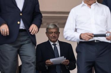 Entregan a López Obrador dictamen del NAIM