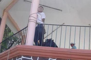 Amarran a presunto ladrón en un kiosco en Hidalgo