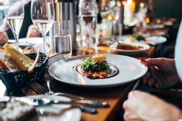 Comía y abandonaba a sus citas a la hora de pagar la cuenta