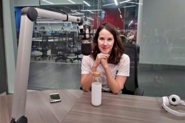 Ximena Sariñana nos cuenta sobre su nuevo sencillo ‘¿Qué tiene?’, el cual llega como un mensaje de aceptación y madurez.