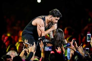 #MejorSolaQueConMaluma, la campaña que toma fuerza en España