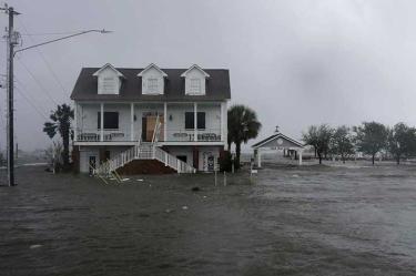 Aumentan a 13 los muertos en Estados Unidos por 'Florence'