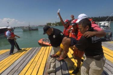 Semar apoya rescate de hombre mordido por víbora marina en Yucatán