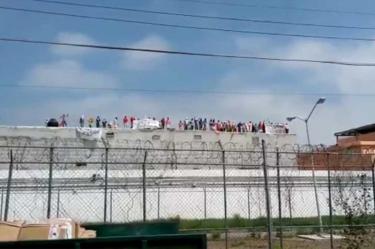 Reos protestan en Topo Chico por cobro de cuotas