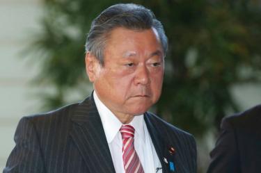 Es ministro de ciberseguridad, pero… no usa una ‘compu’, ni conoce el USB