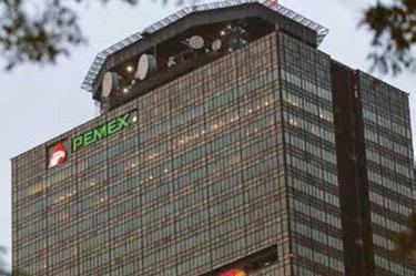 Se van antes de que les recorten el sueldo; petroleros buscan otro empleo