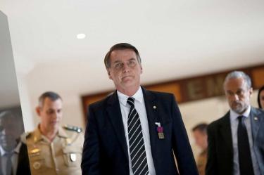 Jair Bolsonaro completa gabinete con perfil cívico-militar