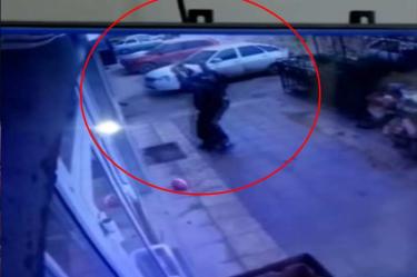 Niña cae de un quinto piso; aterriza en brazos de peatones